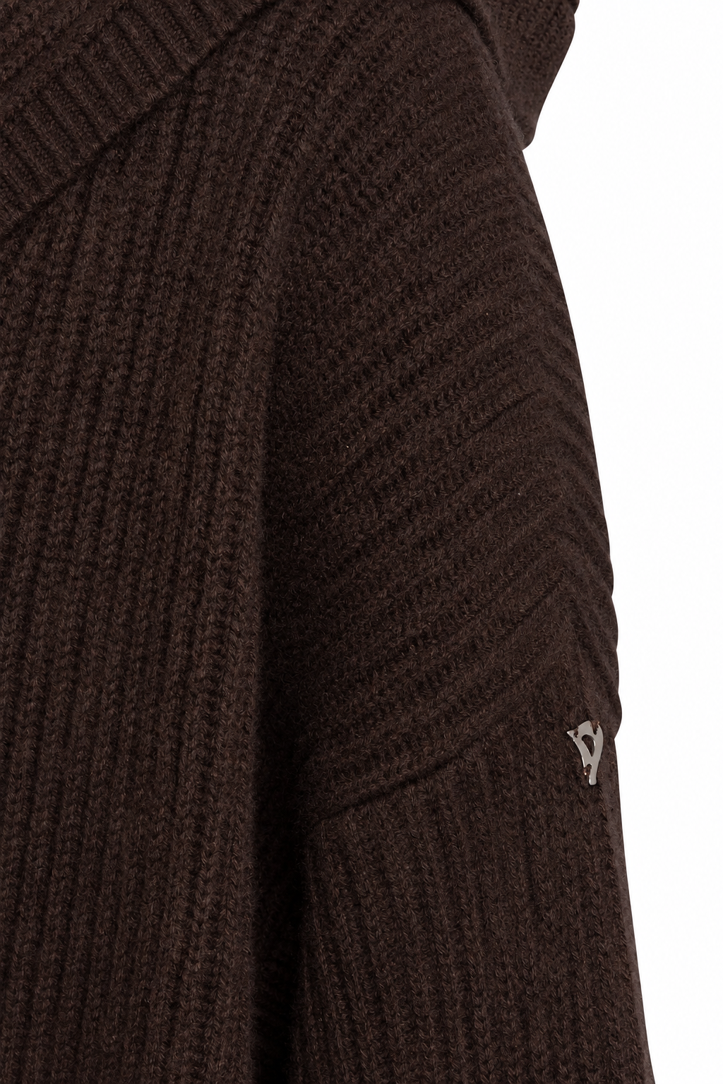 Dettaglio cardigan con sfondo bianco
