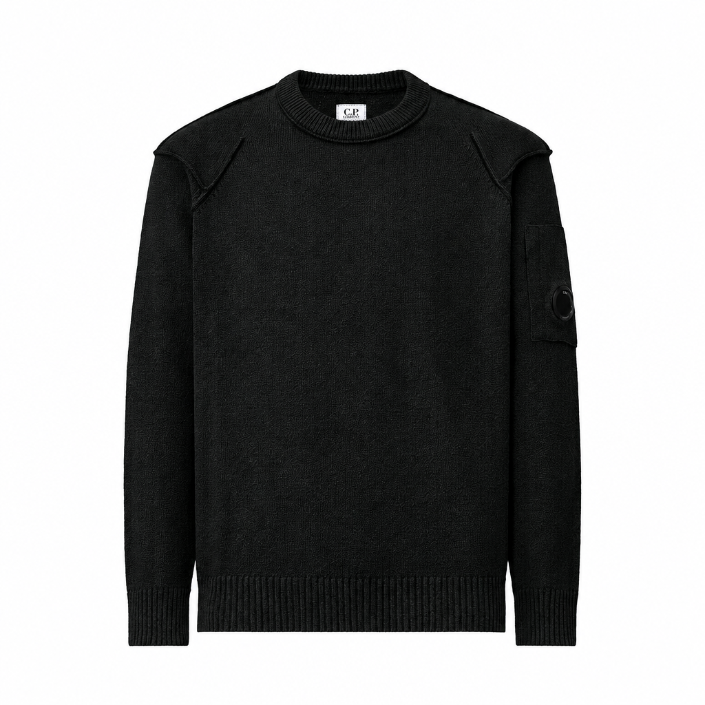 Maglione su sfondo bianco in formato quadrato